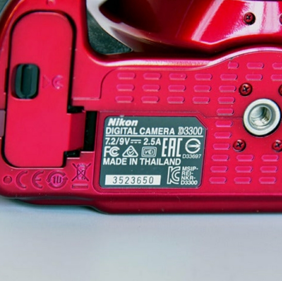 Nikon D3300 DSLR w/accs - Picture 2 of 6